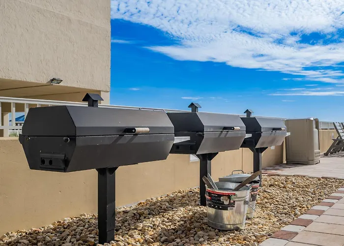 Phoenix Gulf Towers 2702